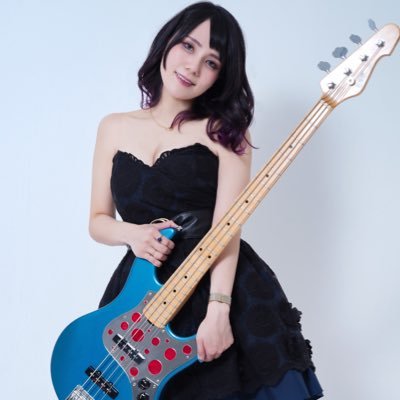 Bassist ex-LOVEBITES / ESP / D’Addario / Ex-pro / PGS ambassador / Just a metalhead.