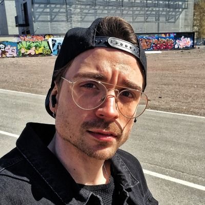 Twitch streamer, music enthusiast and your everyday average normal guy from Finland 🎮 🎹🎸🥁