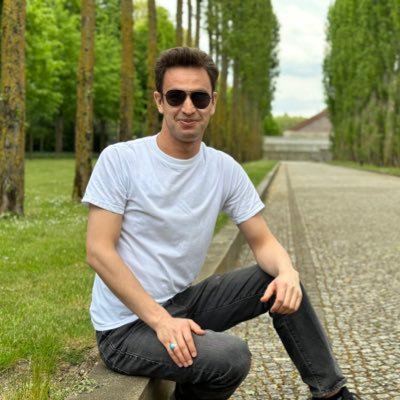 هــنر. بحران ها و جنگ ها را نمی سازد. بهترین زبانی است
که می توان با آن همراه بود
چرا که گردآورنده است نه پراکننده ساز.