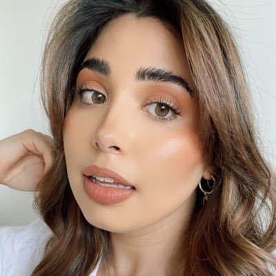 karenina__r's profile picture. Rolling my eyes since '94. Me quejo de todo desde el día en que nací y lloro siempre con vídeos de perros