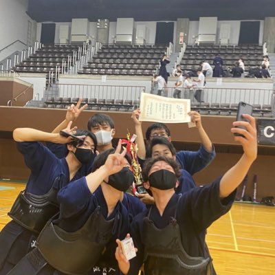 新入生に向けての新歓情報や、活動の様子をつぶやきます。 【経済学部】@ShigaUniv_kendo 【教育学部Instagram】https://t.co/iAdRBWUHkEブログもやってます↓↓↓