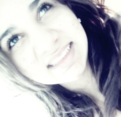 ;* te deixa apaixonado mais tu não é lembrado ♪ de gente falsa do meu lado eu não preciso (y* ;] '