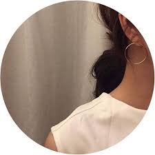 الحياةُ لا تستحقُ العِداء، فغداً نرحلُ ونصبحُ ذكرى، فلنكنْ سلاماً.