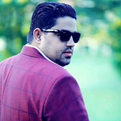 مغني و ملحن مصري ، موزع موسيقي ، مؤلف وكاتب أغاني ، مدرب أصوات ، منتج محتوي رقمي