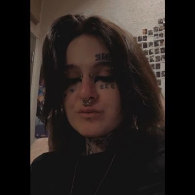 lilmissrav3n's profile picture. g0th gurl / 26 / artist