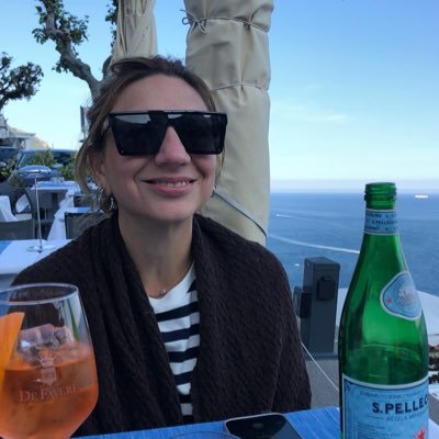 valeorso's profile picture. PR GIRL CON ALGUNOS AMORES: WINE, FOOD, BUNNIES 🐰 & VOS