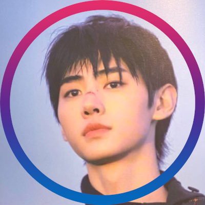 sunoosvn's profile picture. 22 • moon/star/they • black + white • was @ jeonginsmirror