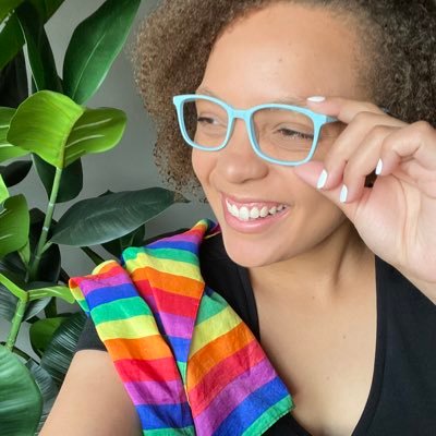 JessicaTayVlogs's profile picture. probably day dreaming 🏳️‍🌈 ✨