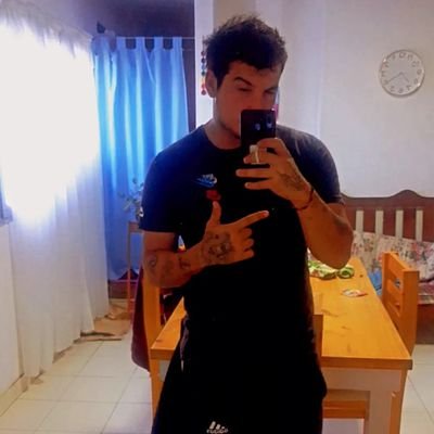 taurino
influencer 
economista
músico
artista
canta autor 
sigan viendo..