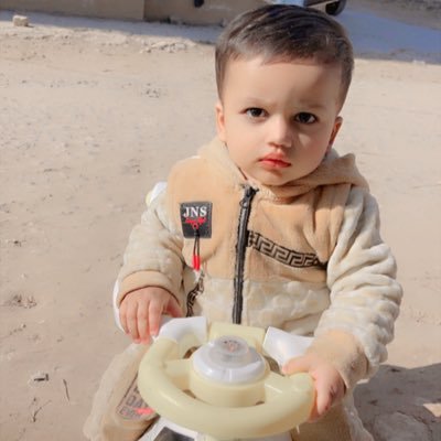 اگر کبھی کسی چیز کا غرور آنے لگے ایک چکر قبرستان کا لگا لیا کرو وہاں آپ سے بھی بہتر انسان مٹی کے نیچےدفن ہیں !!! #CivilEngineer #PMIK #PTI