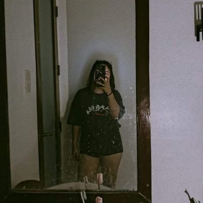 ellaagon's profile picture. 