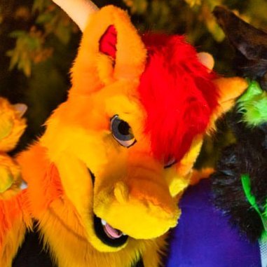 Fursuit account of @thazdragon
Suit by @madefuryou