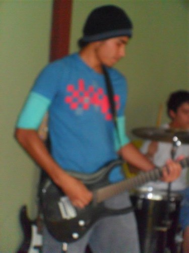 eu sou um cara que gosta de viver a vida intenssamente,e fazer ela valer apena!