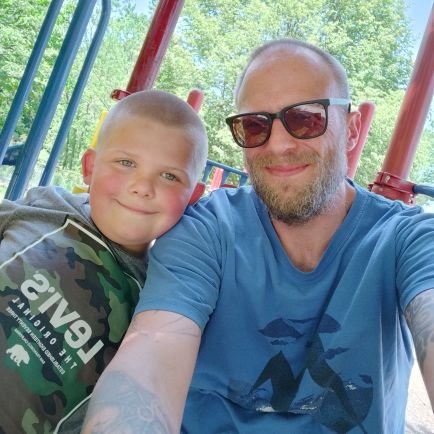 41 yr old father of a 6 yr old. America first, #DefundWashington