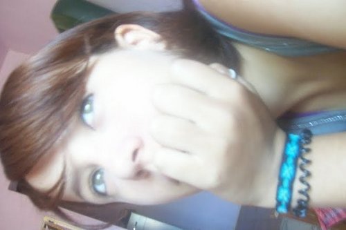 Cami_Lds's profile picture. Sou um animal sentimental
Me apego facilmente ao que desperta meu desejo

;D