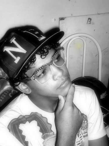Sempre alegre.!
e sempre andando com Deus e meus amigos ..