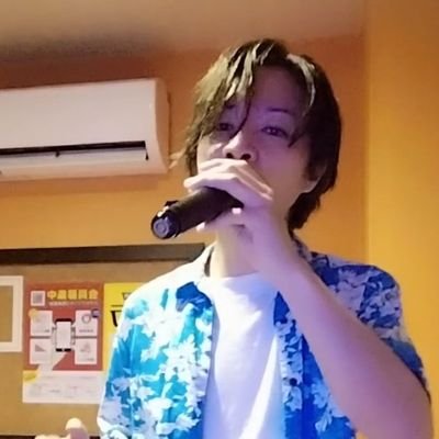 歌手してます(嘘🤥💦)。カラオケ友達募集中。年代ジャンル問わず歌ってます。どんな曲でも原キー主義🤗コミュ障おじさん💦声変わり中🐣音域拡張中〽️