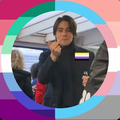 Howdy!|•|🏳️‍⚧️🏳️‍🌈 They/them/he|•|🇪🇸|•| my english is not so good |•| Subcub! 🐺🐺|•| Super Gay