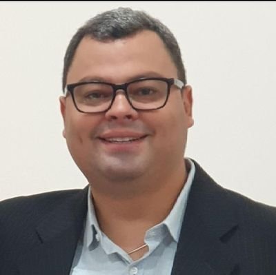 O homem, quando perfeito, é o melhor dos animais, mas é também o pior de todos quando afastado da lei e da justiça (Aristóteles)