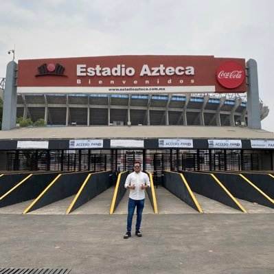 Administrador de Empresas... Vocalista de @Ovxll3_82! Apasionado por el fútbol y la música! Sigueme ;)
