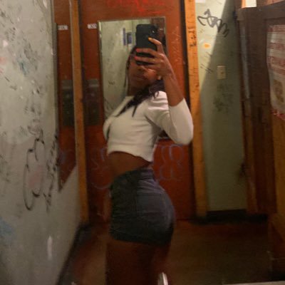 love2love2lov's profile picture. 