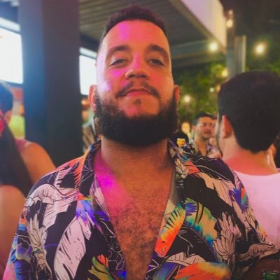31, casado, fã de Beyoncé e apaixonado por cerveja.