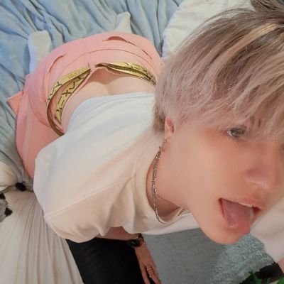 18+ ONLY.

Non-Binary cosplayer, gay, he/they.

Go to website for links! :)