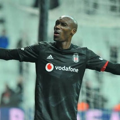 Canımı canına katarcasına
Ömrümü uğrunda harcarcasına
Deliler gibi muhtacım sana
İlle de sen, ille de sen...
@besiktas