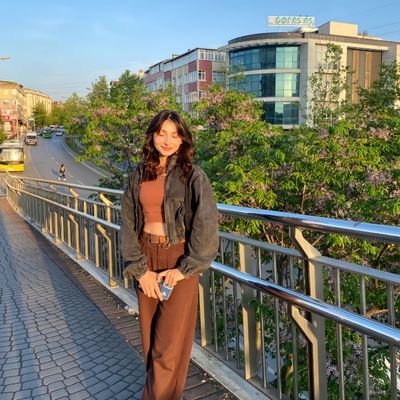 ccaresigara's profile picture. insanı silmeyi edindim yetenek olarak