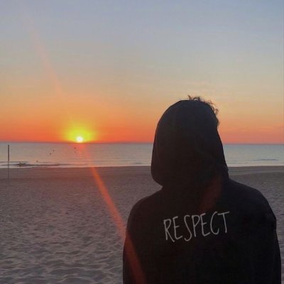 cahyacanna's profile picture. Be positive about yourself. Make sure it’s upbeat and positive but not too arrogant or people may get turned off.