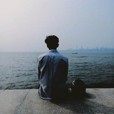 datelukman's profile picture. I’m not smart. I just wear glasses.