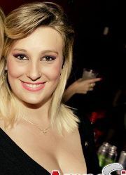 biynha's profile picture. há felicidade sempre existe pra quem á procura! rsrs