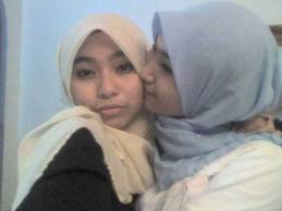 LESBIAN LAH KAMU WAHAI SEMUA WANITA CANTIK KARNA LESBIAN ITU INDAH QS AYAT 1 SURAT (AL-LESBIAN)