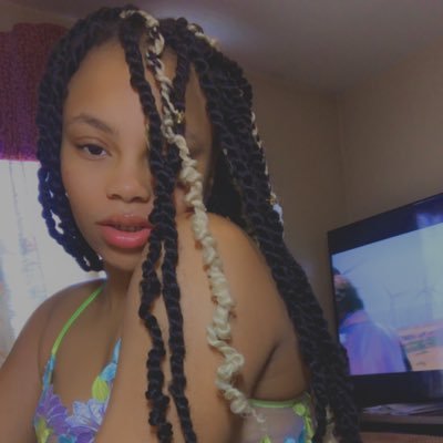 28, Solo Content Creator 🤤 Come play with me 🥵 , Join my Onlyfans $8 OF , no meet ups FEMALE COLLABS ONLY💍💍