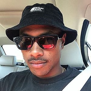 astrolovzr's profile picture. 