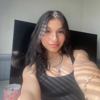 Nisha_x0's profile picture. "maybe I'm just a kid in love" -s.m.