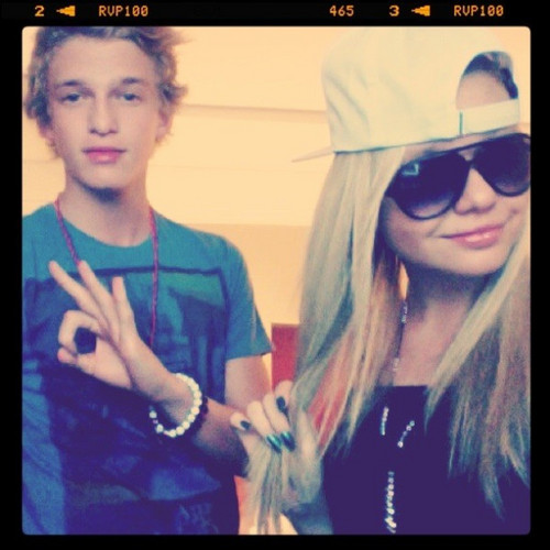I am a dedicated Simpsonizer. I love Alli && Cody Simpson!!! Alli followed me on 2/18/11!!! 
ѕυρρσят•ѕмιlє•ѕιмρѕσиιzє