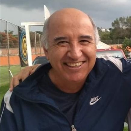 Arquitecto y Director técnico de futbol. Orgullosamente Méxicano. Dicen que cuando se ama lo que haces, lo disfrutas más. Así soy yo!