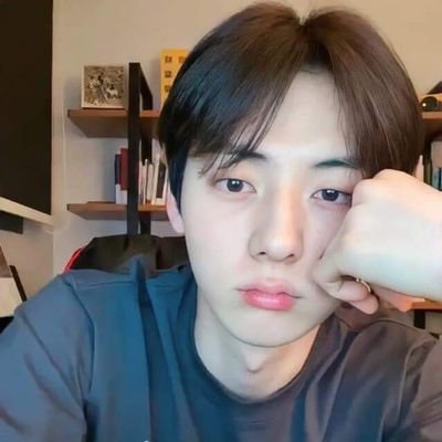 yngukbg's profile picture. 〚 nsafw rp 1995〛a sunflower soul with a rock and roll eyes, curious thoughts and a heart of surprise — gamaliel harsa.