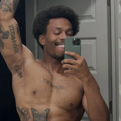 Just love and wisdom. 🧘‍♂️ 🇸🇷 Find me in ur room if you don’t see me. Call me daddy or don’t call me. 🔞 Content creator, Adult Contents 🔞⚠️