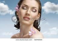 Looks for beauty everywhere. Loves creativity. Aspiring home cook. Communications professional.