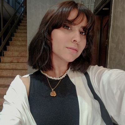 Bir sürüngen misali.                                                                              


Twitter bnm ağlama duvarım.