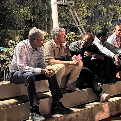 देश के लिए सोचना ,जो अच्छा करे उसका साथ देना ..एक लालसा
अपने माटी के लिए सदैव विशिष्ट करूं !
मां भारती ..