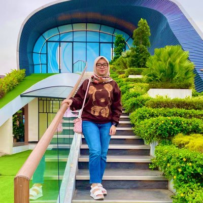 HappyWife @Fachrial_reza | I am an engineer | cat lover | disney movie addicted | IG : @poehan | Moezza Mom's