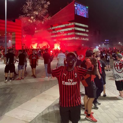 sono uomo nero Made Italy 🇮🇹#forzamilan❤️🖤