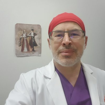 Doç. Dr ,Genel cerrahi uzmanı. İstanbul da  çalışıyor.  Kolorektal cerrahi, Proktoloji , Karaciğer nakli ,  hepatobilier- onkolojik cerrahi , robotik cerrahi.