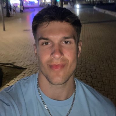 Graphic Designer, Content Creator and SM Manager | @risingballers_ | @fabrizioromano | Bundesliga | DM for business! 👋🏽