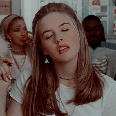 # 𝚆𝚁𝙸𝚃𝙴𝚁 𝙰𝙲𝙲𝙾𝚄𝙽𝚃  ₊ roleplαʏer  ₍ +21  :  she⸝her  ₎