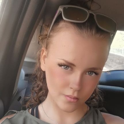 Miaehowarth13's profile picture. Hii