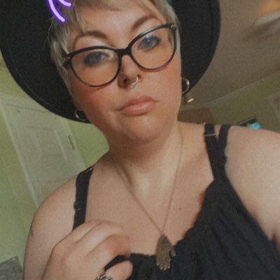 Keeper of Creatures🕷️🐠🐍🦎, Spider Advocate, Board Game/Video Game Geek, Music is always on, Former Hairstylist, Celiac/Fibromyalgia/Bipolar, She/Her